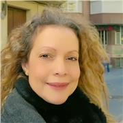 Maestra titulada con 30 años de experiencia educativa con niños en edades comprendidas entre 5 y 11 años.